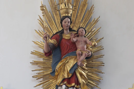 Die Muttergottes im Strahlenkranz in der Kirche Patrona Bavariae in Baierbrunn (Bayern). / Gfreihalter / Wikimedia (CC BY-SA 3.0) 