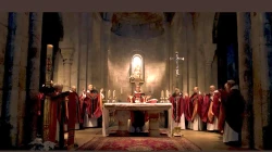 Mönche beten das Vaterunser. / Fundación DeClausura.
