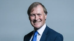 Offizielles Porträt von Sir David Amess.  / Chris McAndrew via Wikimedia (CC BY 3.0).