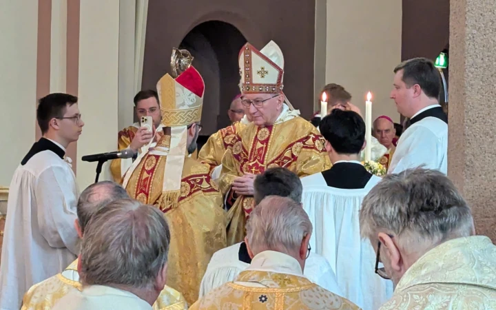 Nach der Weihe: Kardinal Pietro Parolin (rechts) und der neugeweihte Bischof Frederik Hansen