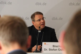 Bischof Stefan Oster SDB bei der Herbst-Vollversammlung 2023 der Deutschen Bischofskonferenz (DBK) / Deutsche Bischofskonferenz / Marko Orlovic
